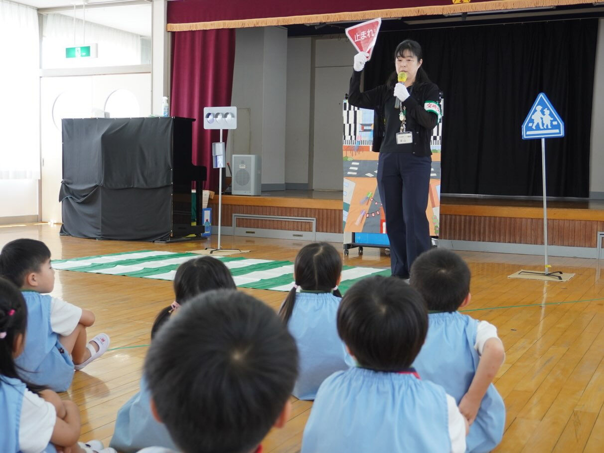 先日、一宮市の市民協働課の方にお越しいただき、交通安全教室を
