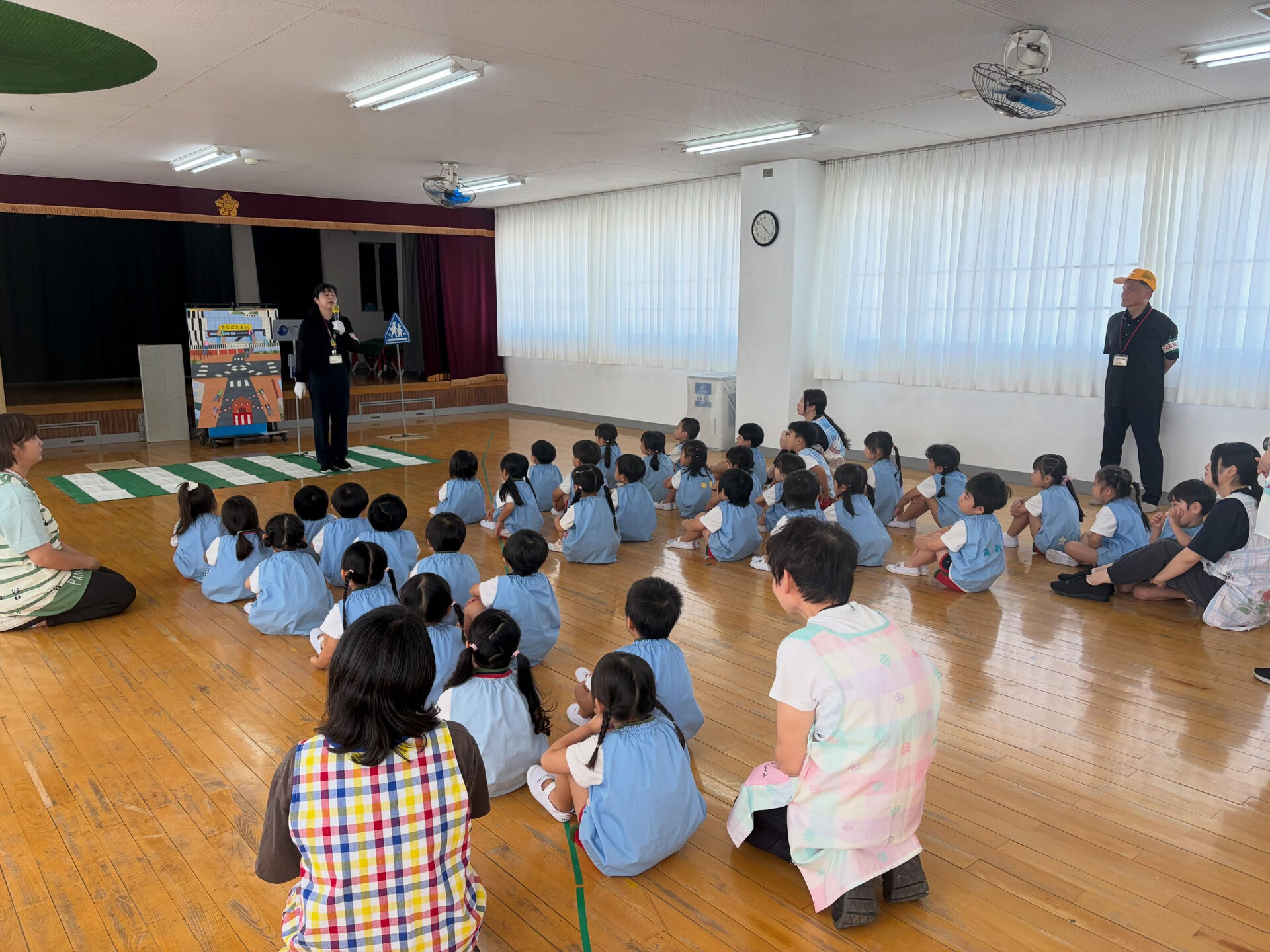 先日、一宮市の市民協働課の方にお越しいただき、交通安全教室を